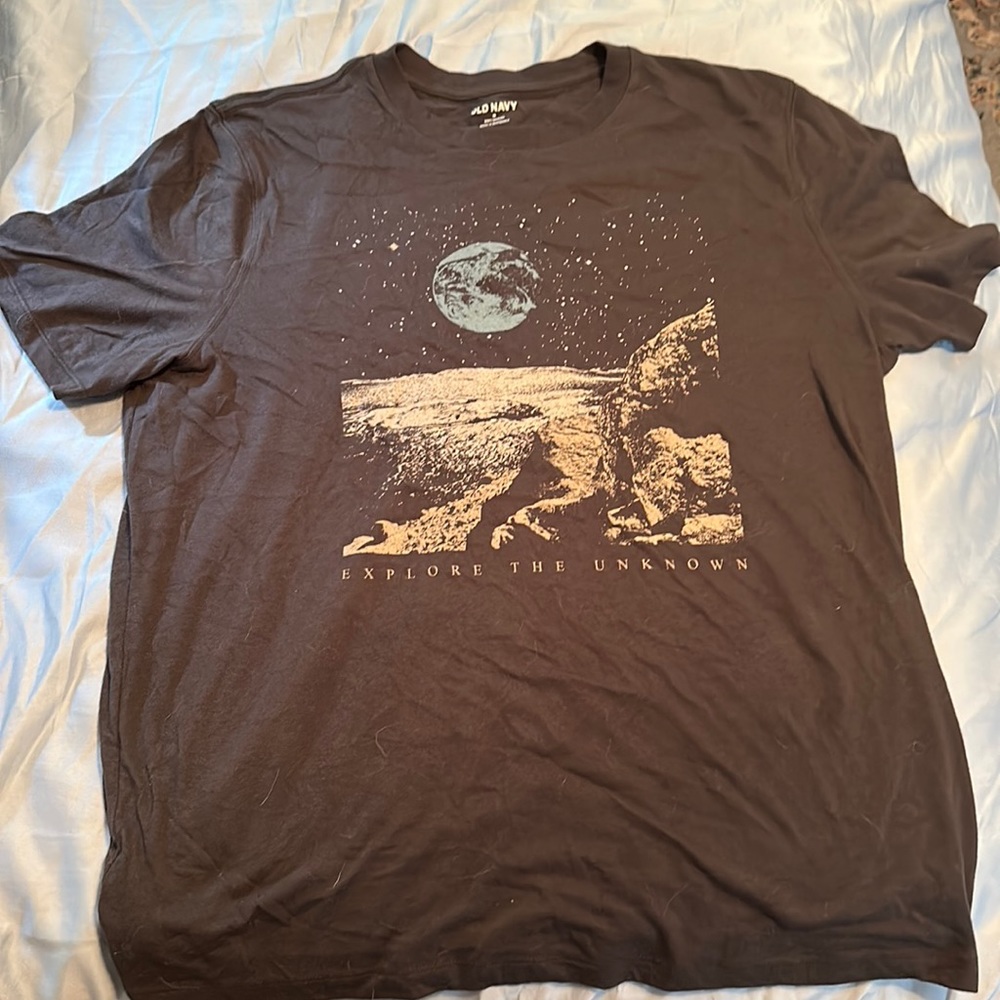 Graphic T-shirt ‘explore the unknown’ size Medium bought from Old Navy